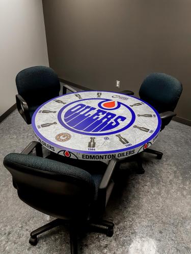 Edmonton Oilers Table - Specialty Item 1